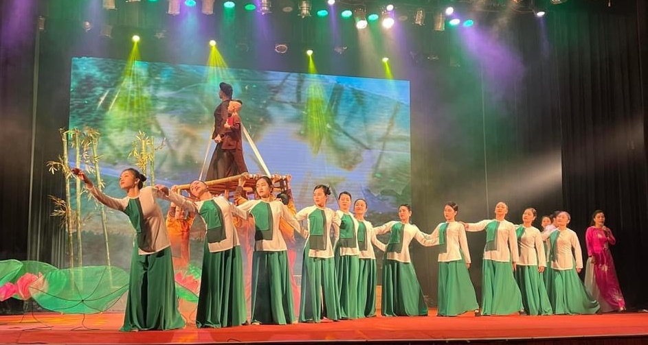 Trung tâm Nghệ thuật truyền thống Nghệ An biểu diễn Chương trình Nghệ thuật “Quê hương trong trái tim người”